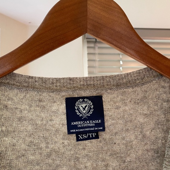 American Eagle Cardigan - Picture 3 of 4